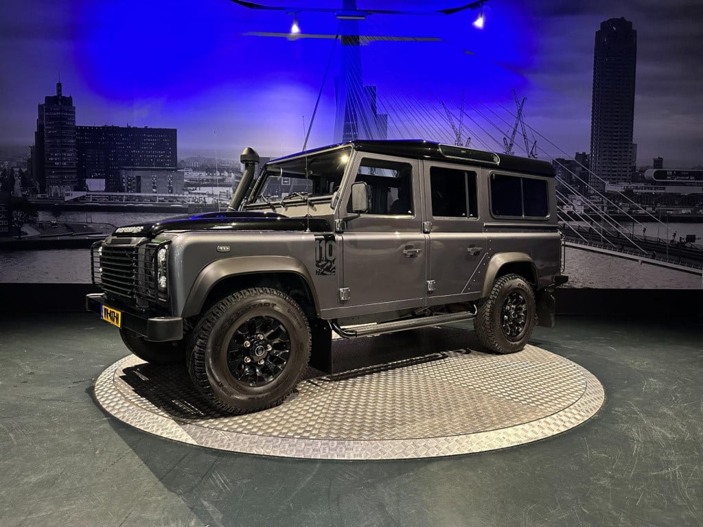 Land Rover Defender 2.4 td 110" x-tech dc *grijs kenteken 7 persoons*