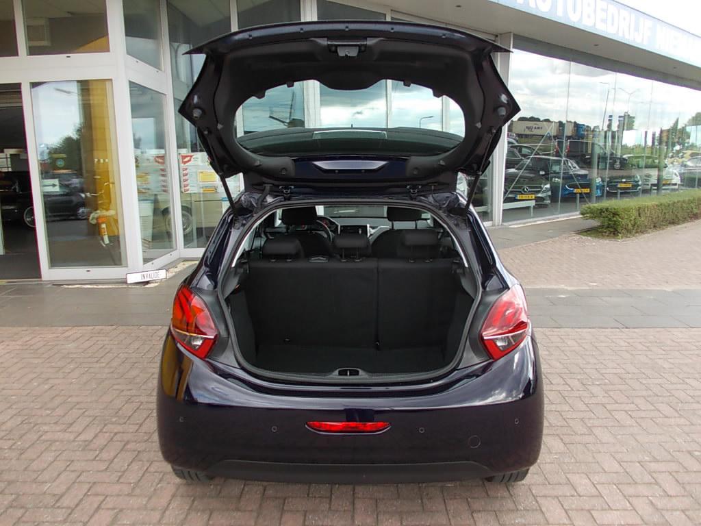 Peugeot 208 1.2 puretech 5-drs, airco, cr.contr., navi.