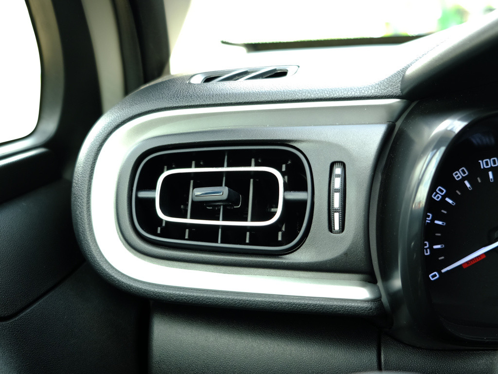 Citroen C3 1.2 puretech 83pk shine | stoelverwarming | park. sensoren | car