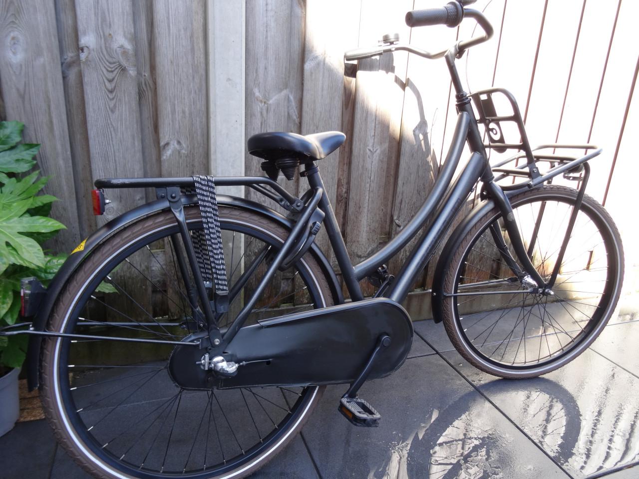 🚲 Cortina U4 Transport Meisjesfiets – 26 inch | Black Gold Matt 🖤✨