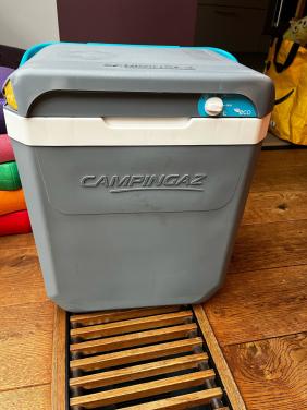 Campingaz Koelbox 28L - 12V/230V - Eco-stand - Defecte hoek