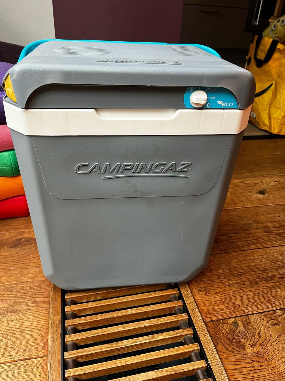 Campingaz Koelbox 28L - 12V/230V - Eco-stand - Defecte hoek
