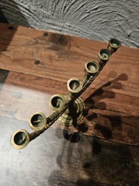 Bronzen kleine massieve joodse kandelaar, menorah 7 kaarsen