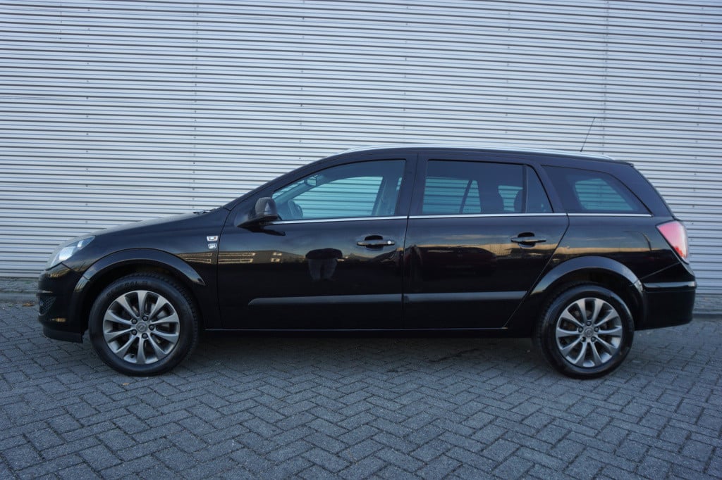 Opel Astra wagon 1.6 111 years edition airco / navi / cruise / elektr. rame