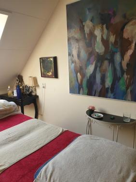 MASSAGE VAN MAN DOOR MAN