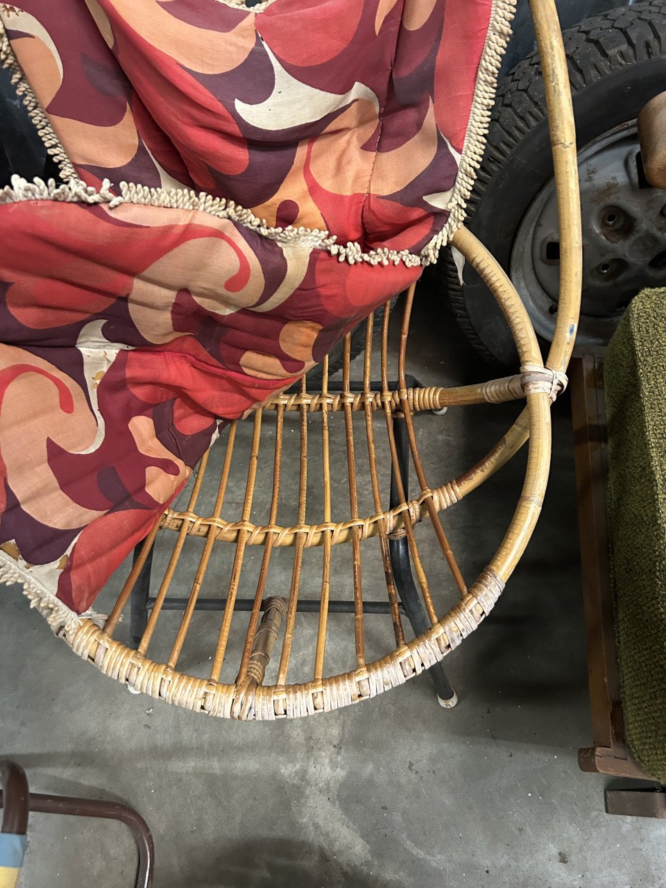 Brocante; rotan stoeltje, rookstoel, etc