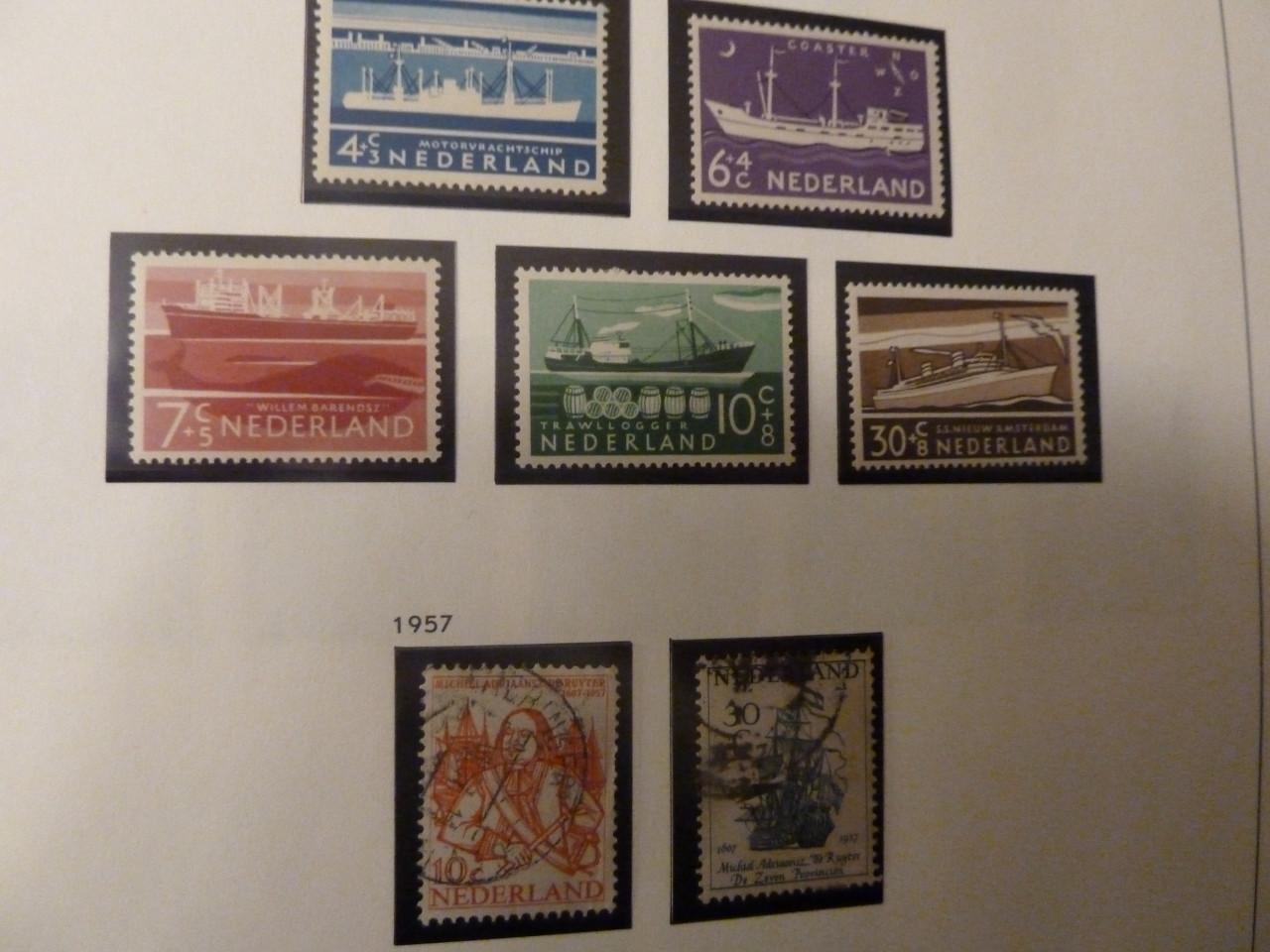 RUIM 700 POSTZEGELS IN LUXE DAVO ALBUM.