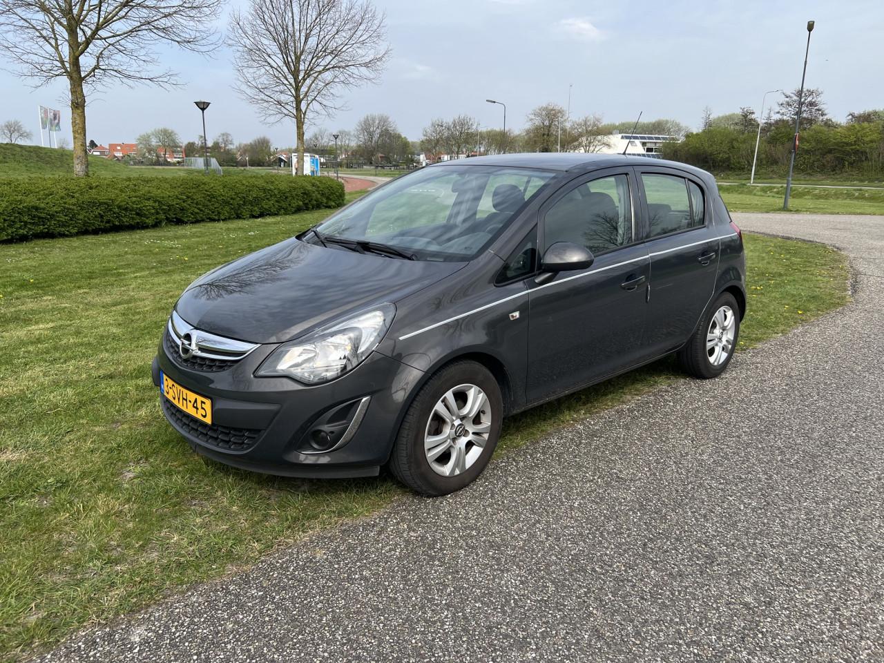 Zeer nette Opel Corsa Automaat uit dec 2013 met slechts 101.000 km