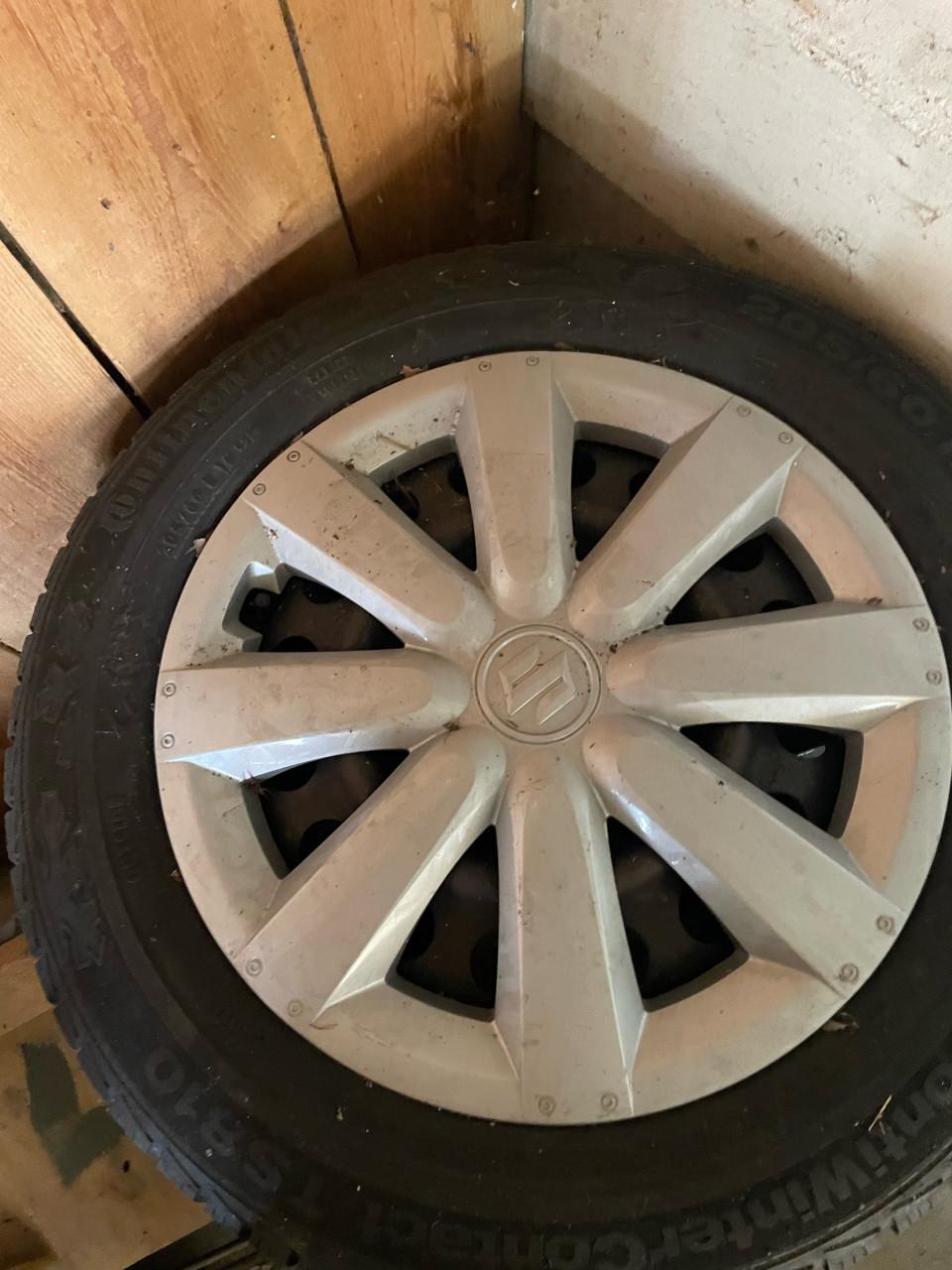 Winterbanden 205/60 R16 op velg