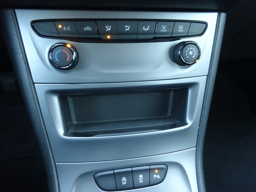 Opel Astra sports tourer 1.2 business edition navi / trekhaak / cruise cont