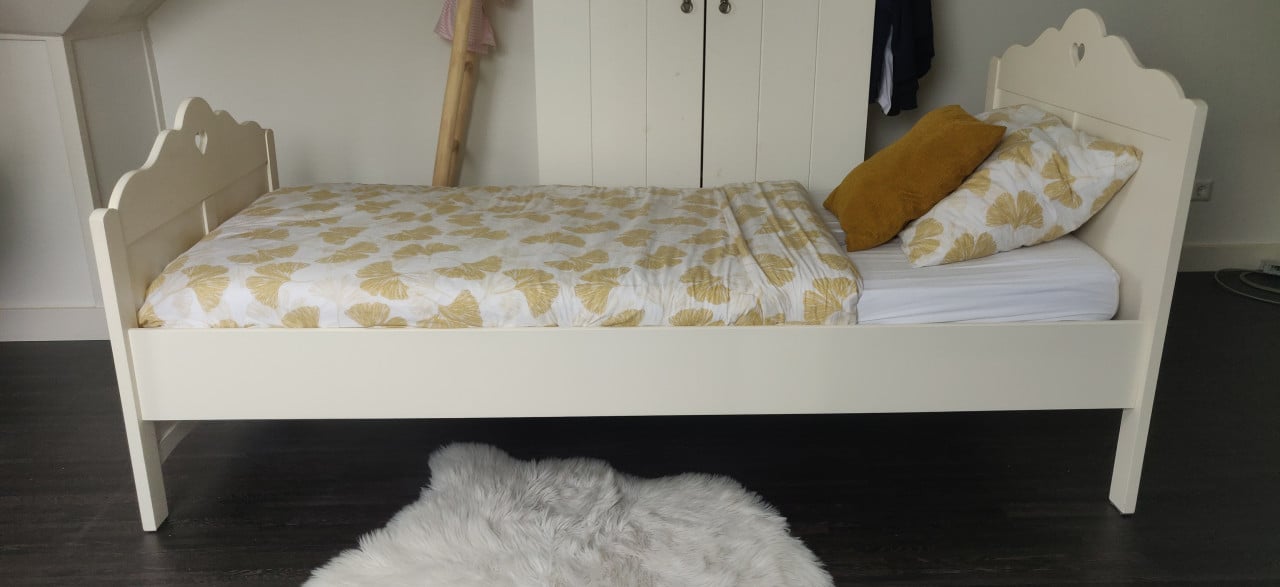 Wit (meisjes) ledikant te koop aangeboden