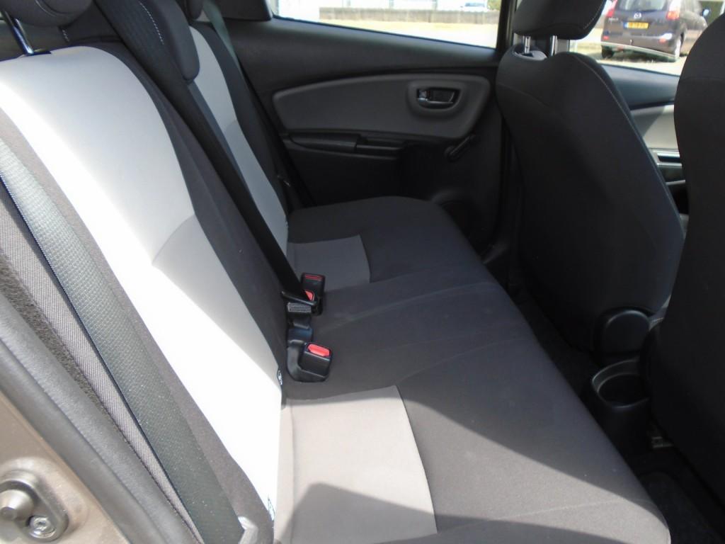 Toyota Yaris 1.0 vvt-i bus. plus