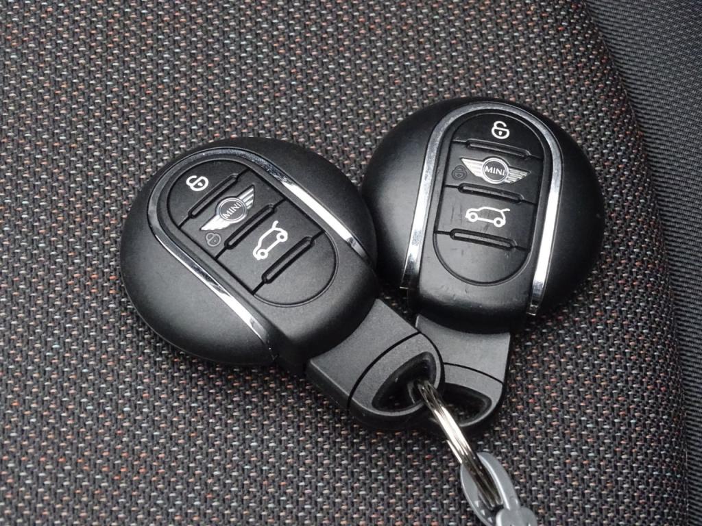 Mini Cooper Cabrio mini 1.5 pepper serious business