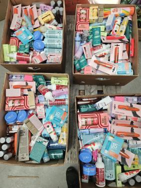 Partij beauty / verzorging / make-up – 70 stuks per doos