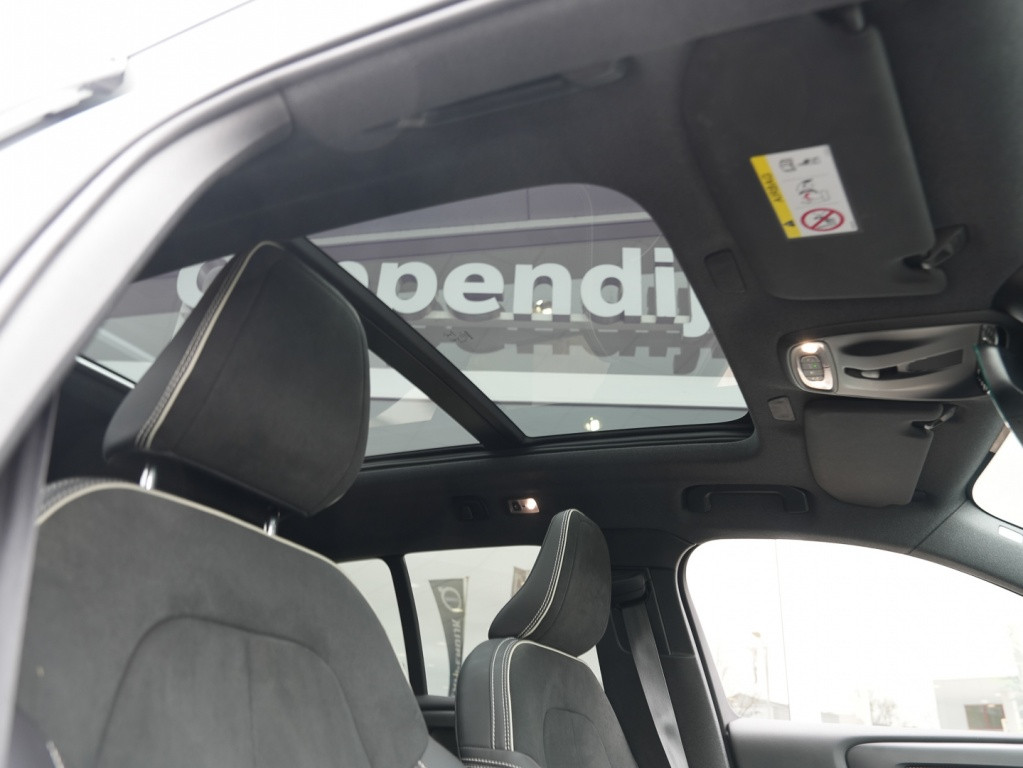 Volvo XC40 t4 190pk r-design| panodak| 360camera| 20''inch| navi| 2 zone cl