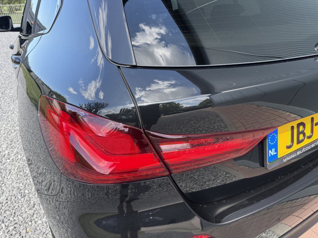 BMW 1 Serie 118i 140pk automaat high executive sportline 5-drs