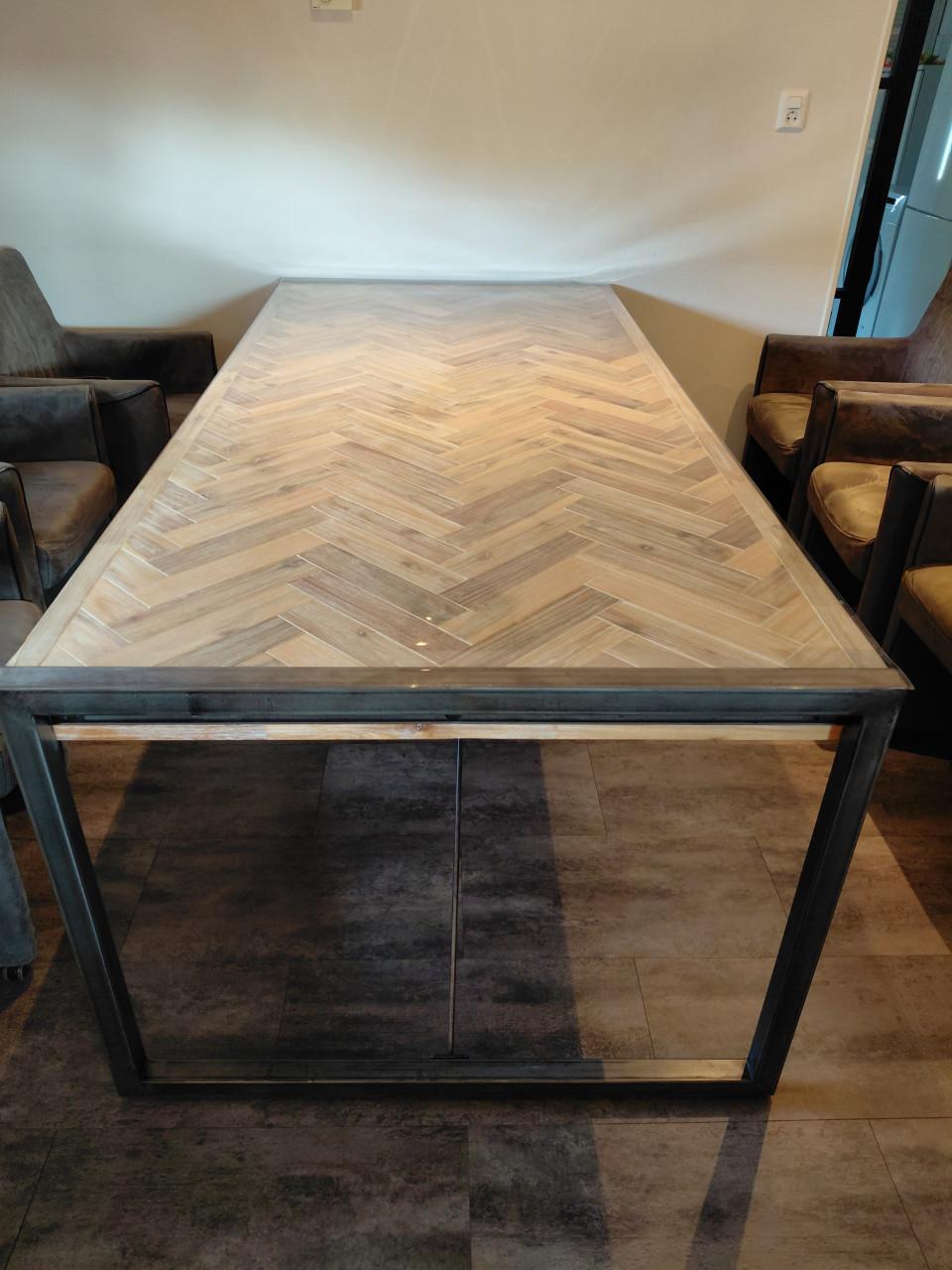 Eettafel, zo goed als nieuw!