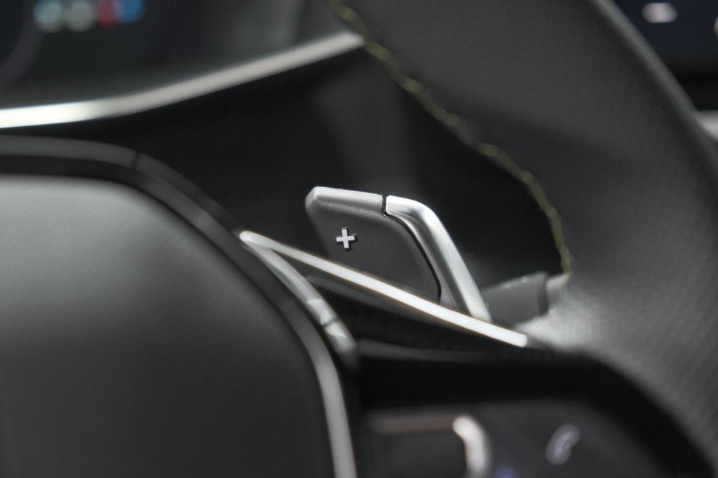 Peugeot 2008 1.2 hybrid 145 gt | camera | apple carplay | parkeersensoren