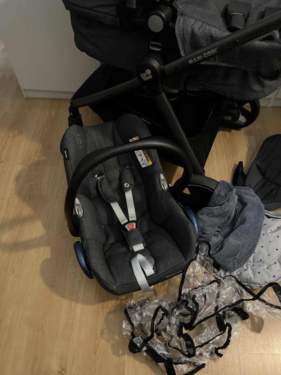 Maxi Cosi Zelia kinderwagen + reiswieg 2 in 1 + Cabriofix compleet set