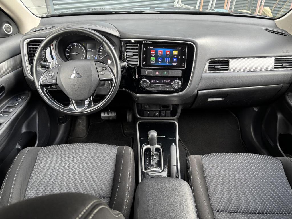 Mitsubishi Outlander 2.0 connect pro