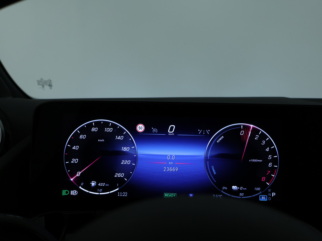 Mercedes-Benz Gla-klasse 250 e face lift plug-in hybride | dodehoek assist 