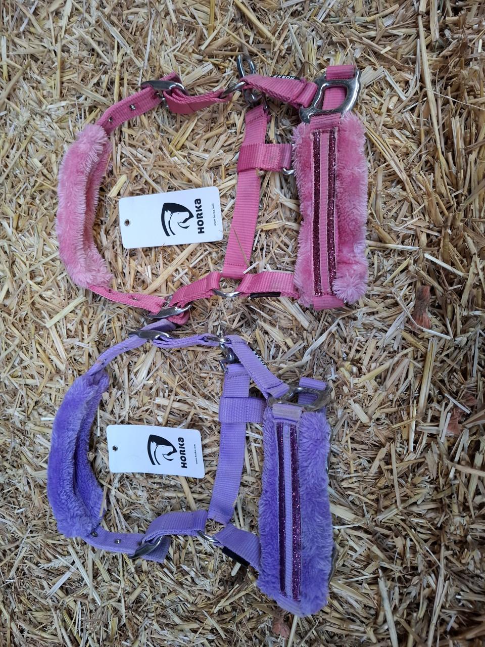 2x Halster Horka