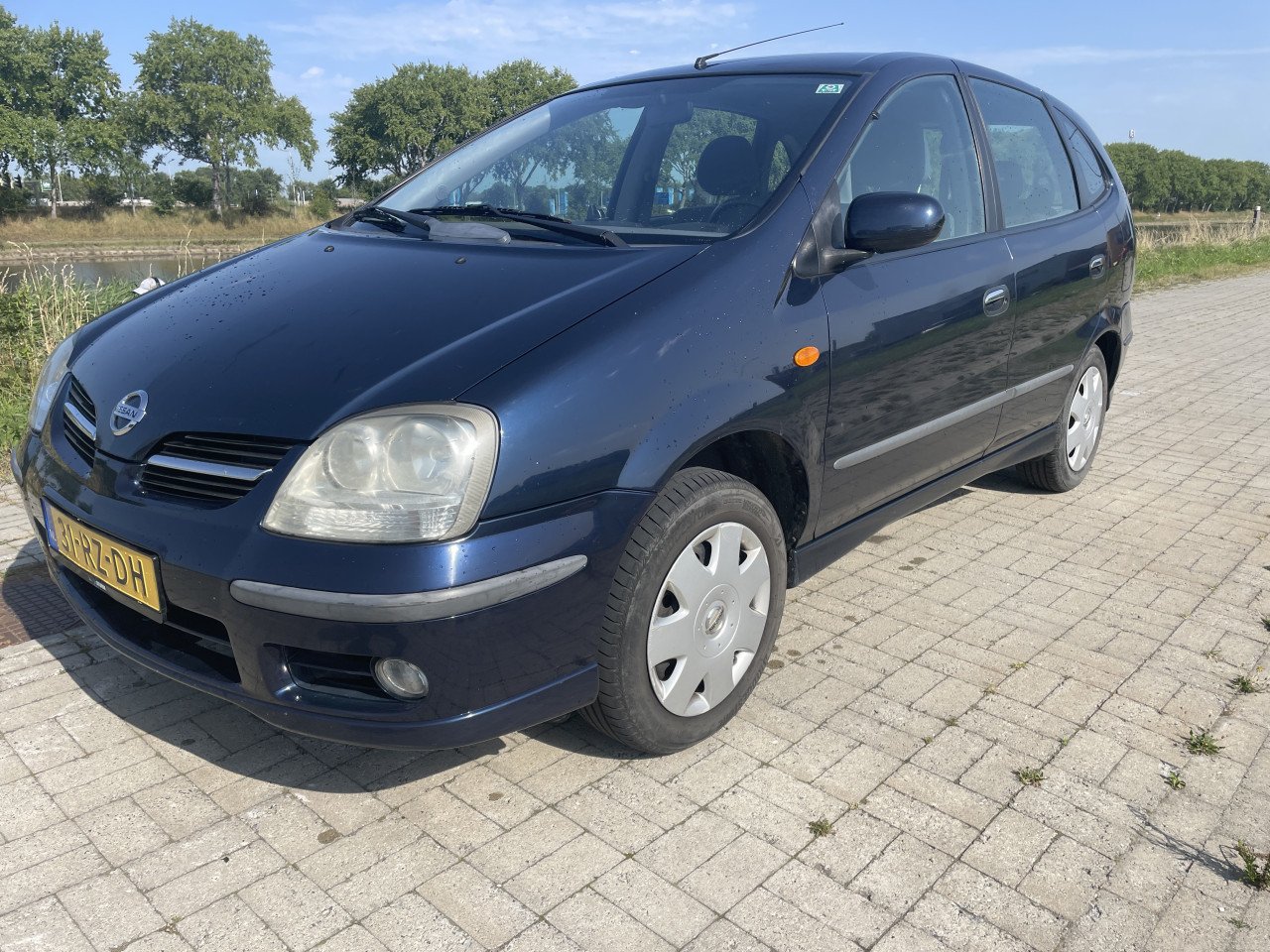 Nissan Almera tino 1.8 acenta
