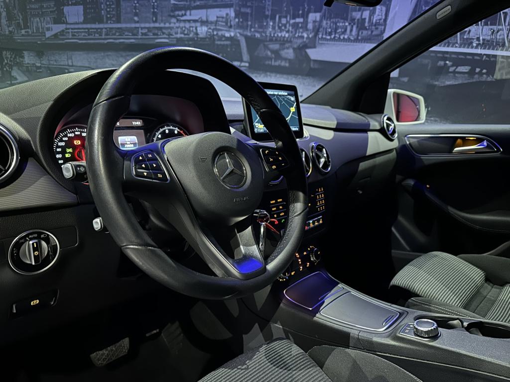 Mercedes-Benz B-Klasse 180 *nl-auto*camera*trekhaak*led*navi*