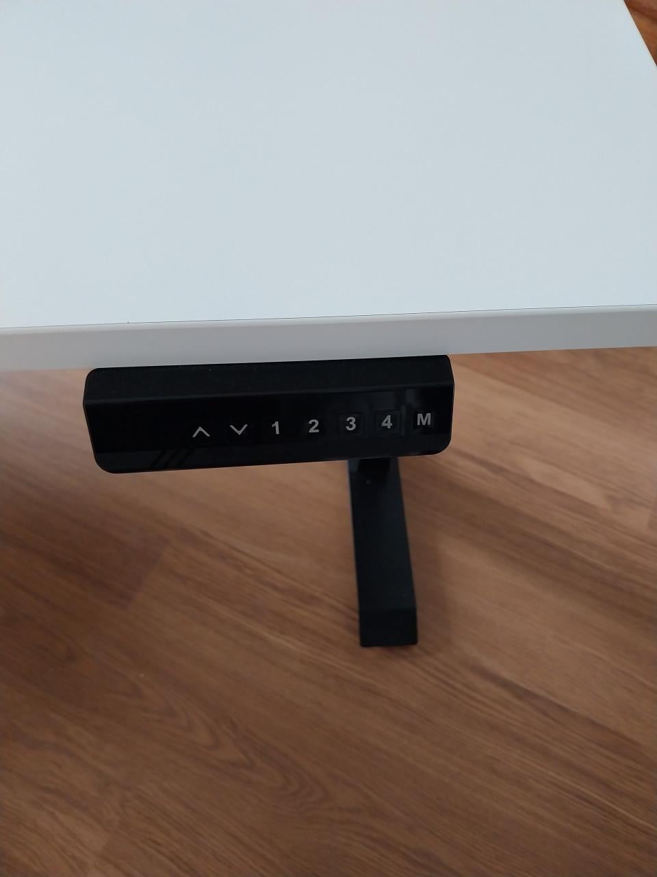 Elektrisch in hoogte verstelbaar zit / sta bureau