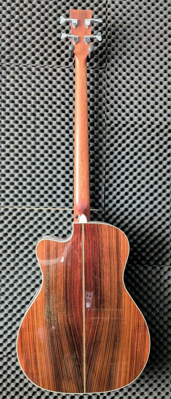 Sigma akoestisch- elektrische 4-snarige basgitaar