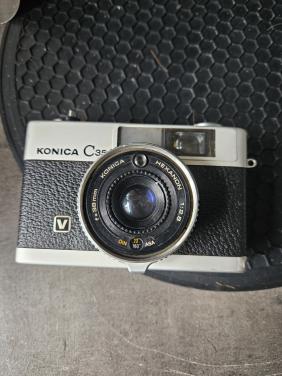 Mooie vintage Konica C35 V analoge camera jaren 70