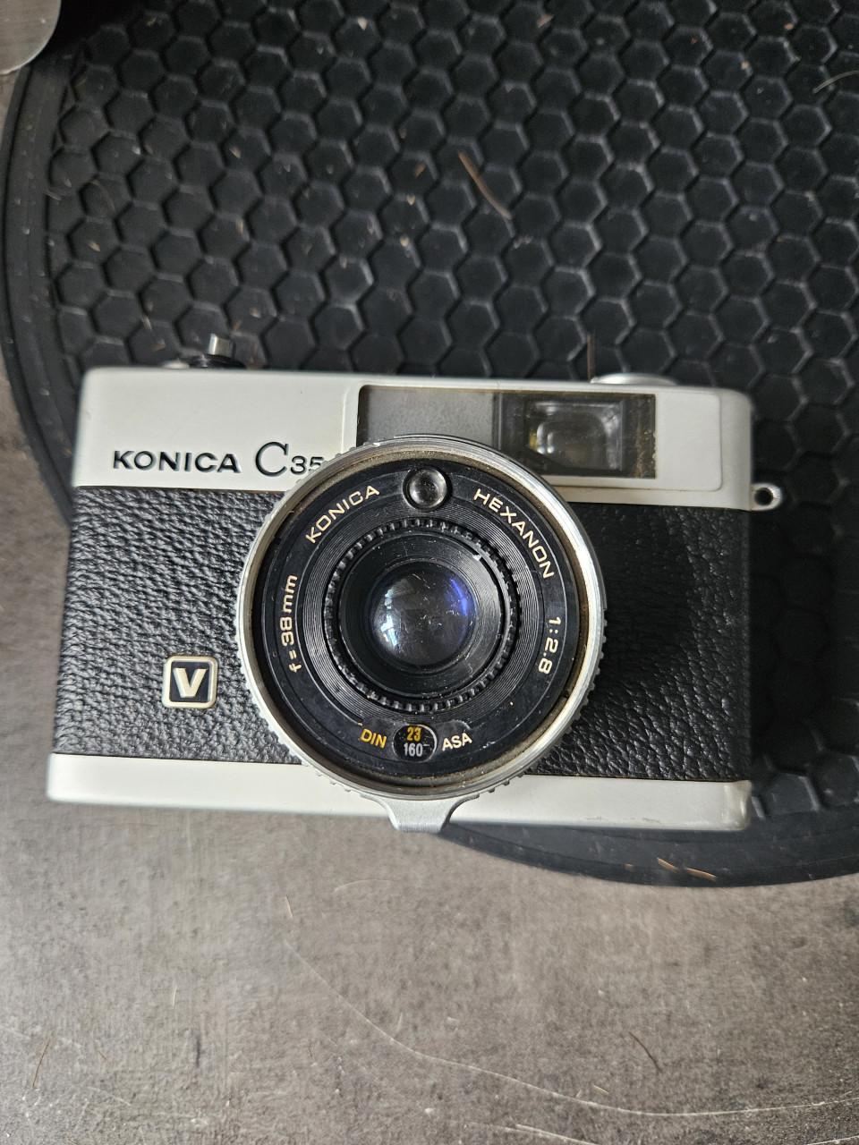 Mooie vintage Konica C35 V analoge camera jaren 70