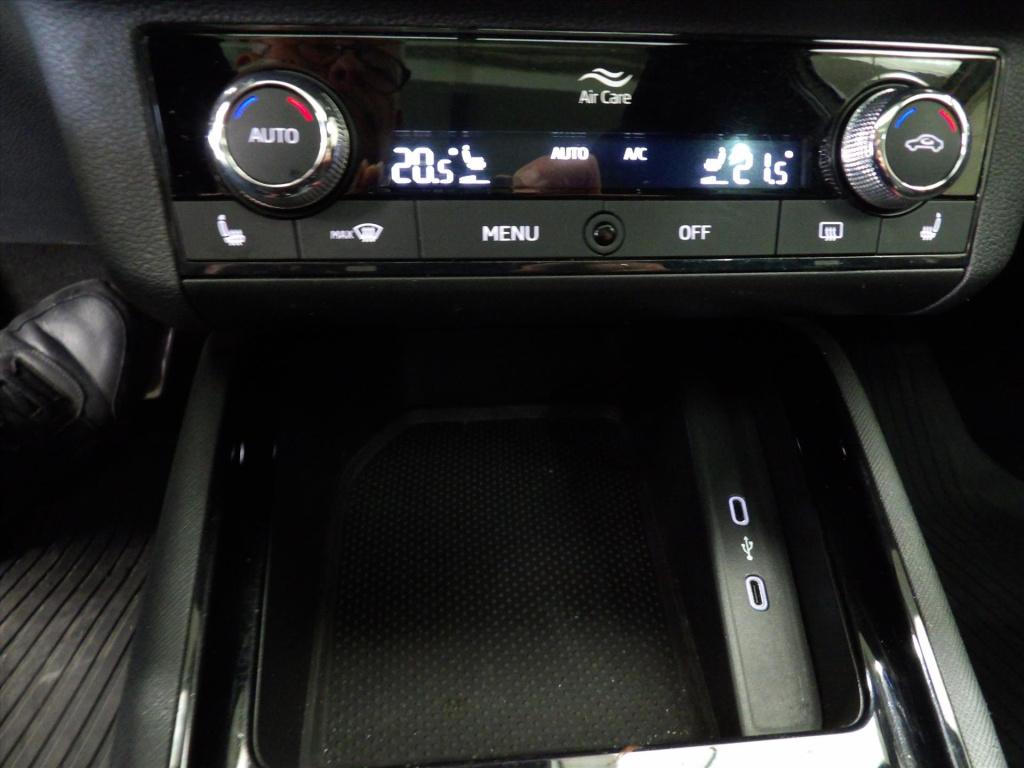 Skoda Kamiq 1.0 tsi greentech 110pk dsg-7 monte carlo