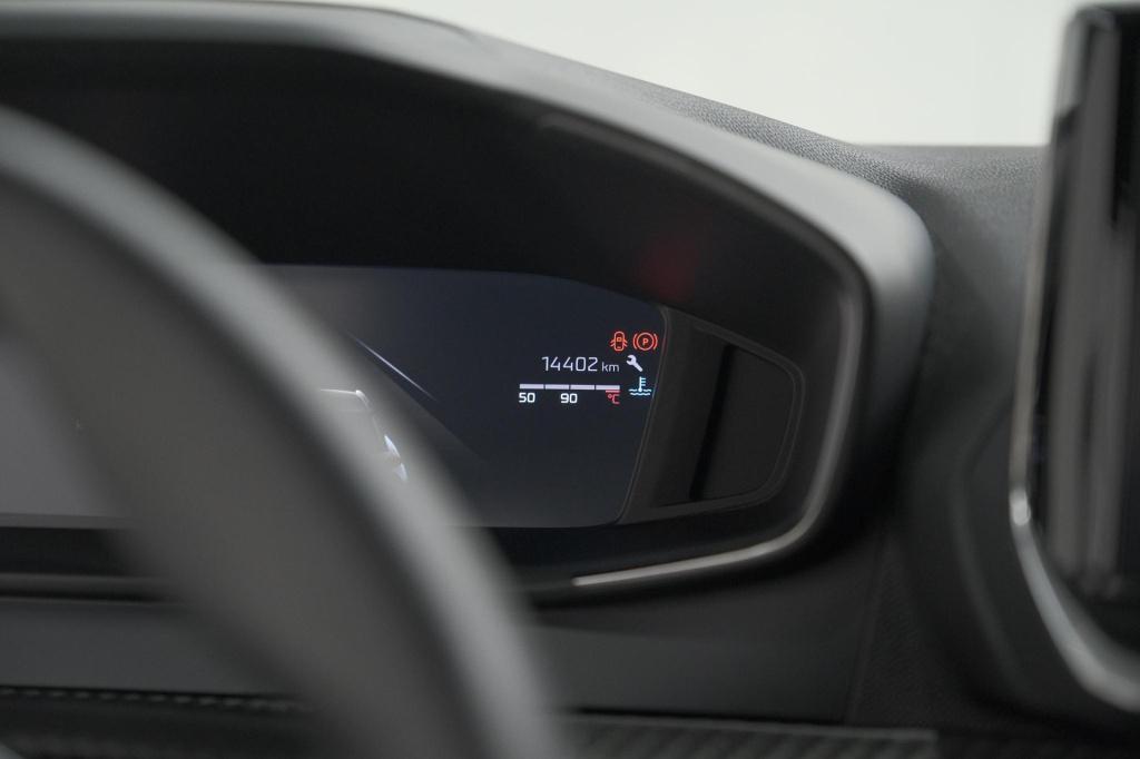 Peugeot 2008 puretech 100 allure | apple carplay | parkeersensoren | climat