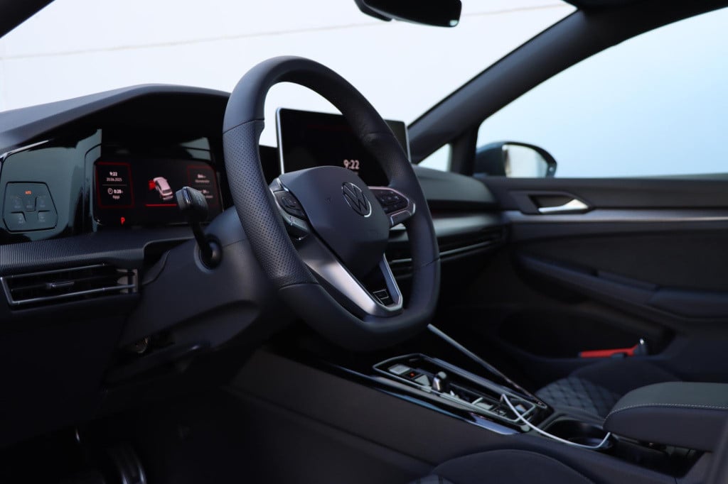 Volkswagen Golf variant 1.5 etsi r-line edition 115pk dsg7