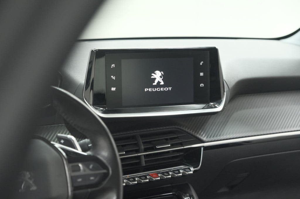 Peugeot 208 puretech 100 eat8 active | trekhaak | parkeersensoren | navigat