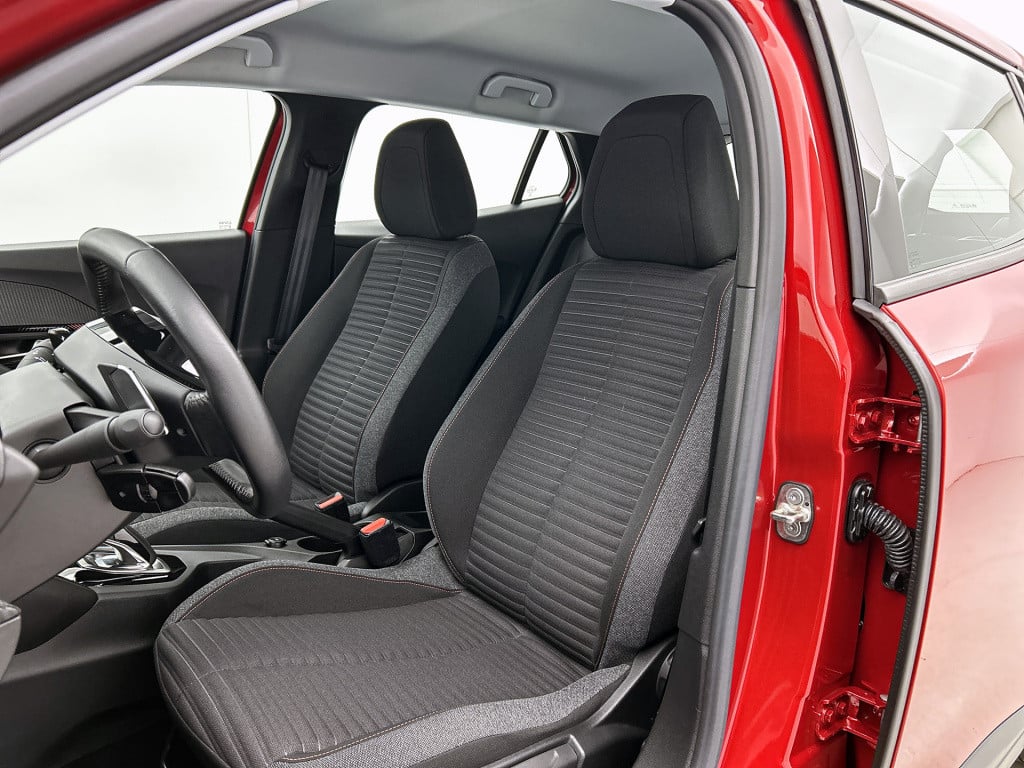 Peugeot 2008 130 pk automaat active pack | camera | parkeersensoren | apple