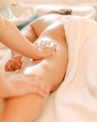 Massage Lomi/tantra. Geen erotische massage