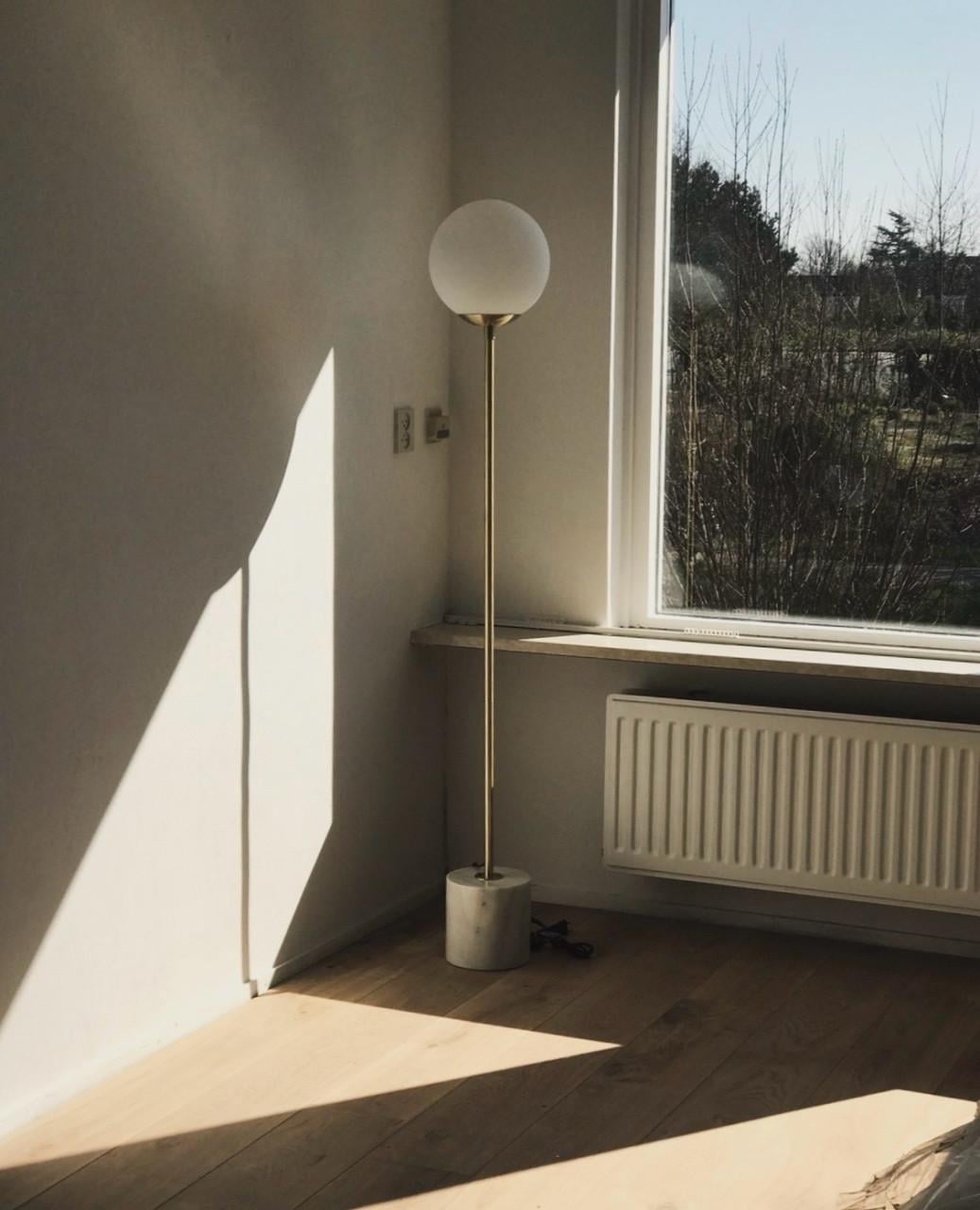 Staande lamp met marmeren voet