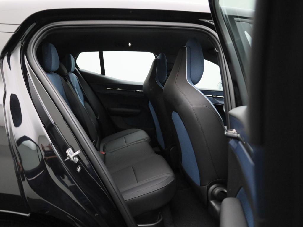 Volvo Ex30 single motor extended range core | automaat | apple carplay / an