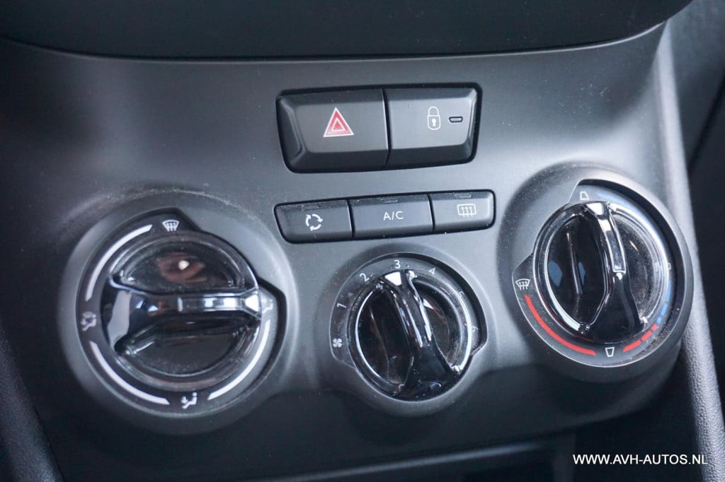 Peugeot 208 1.2 puretech blue lion