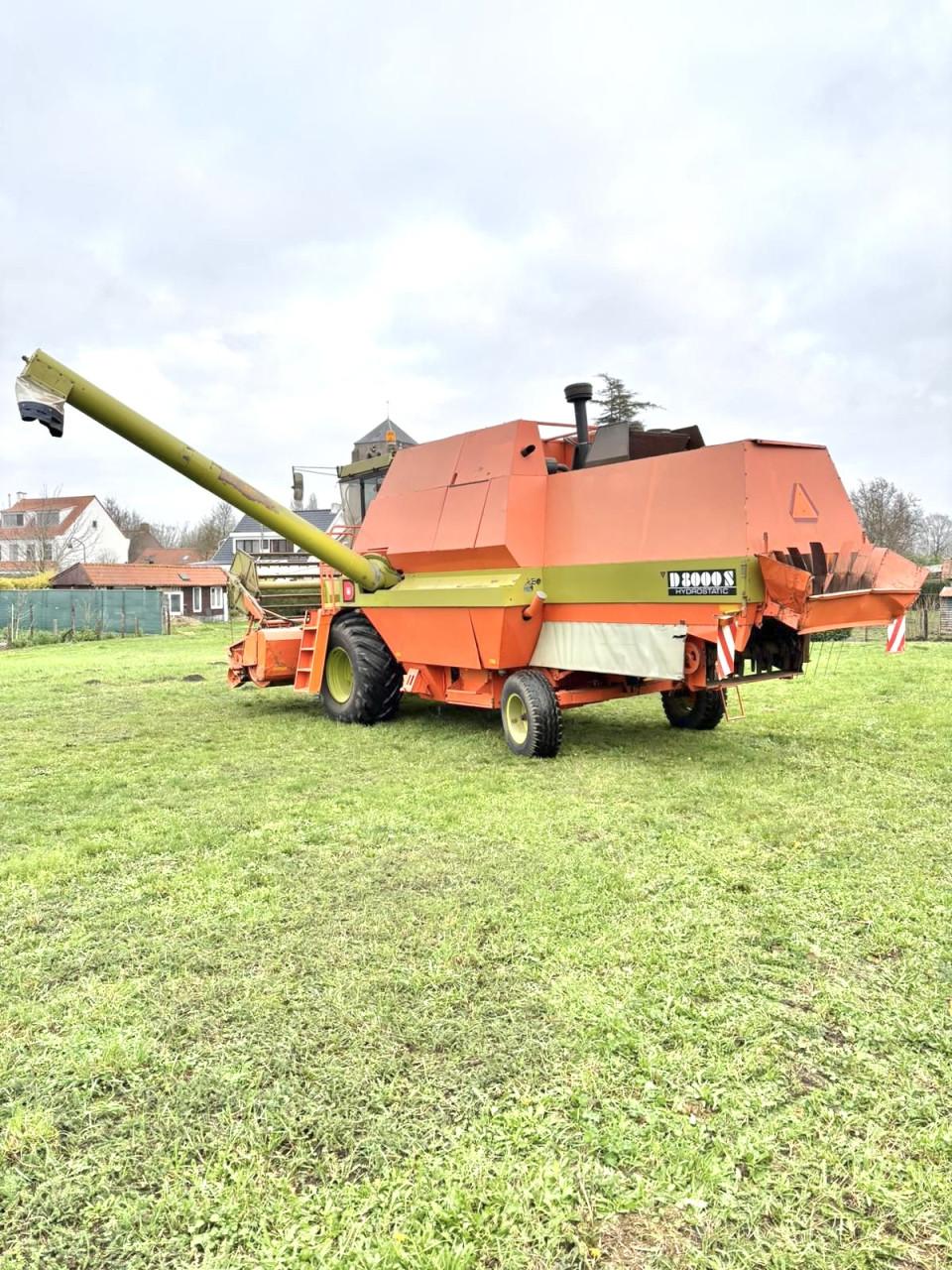Dronningborg D 8000 S Combine