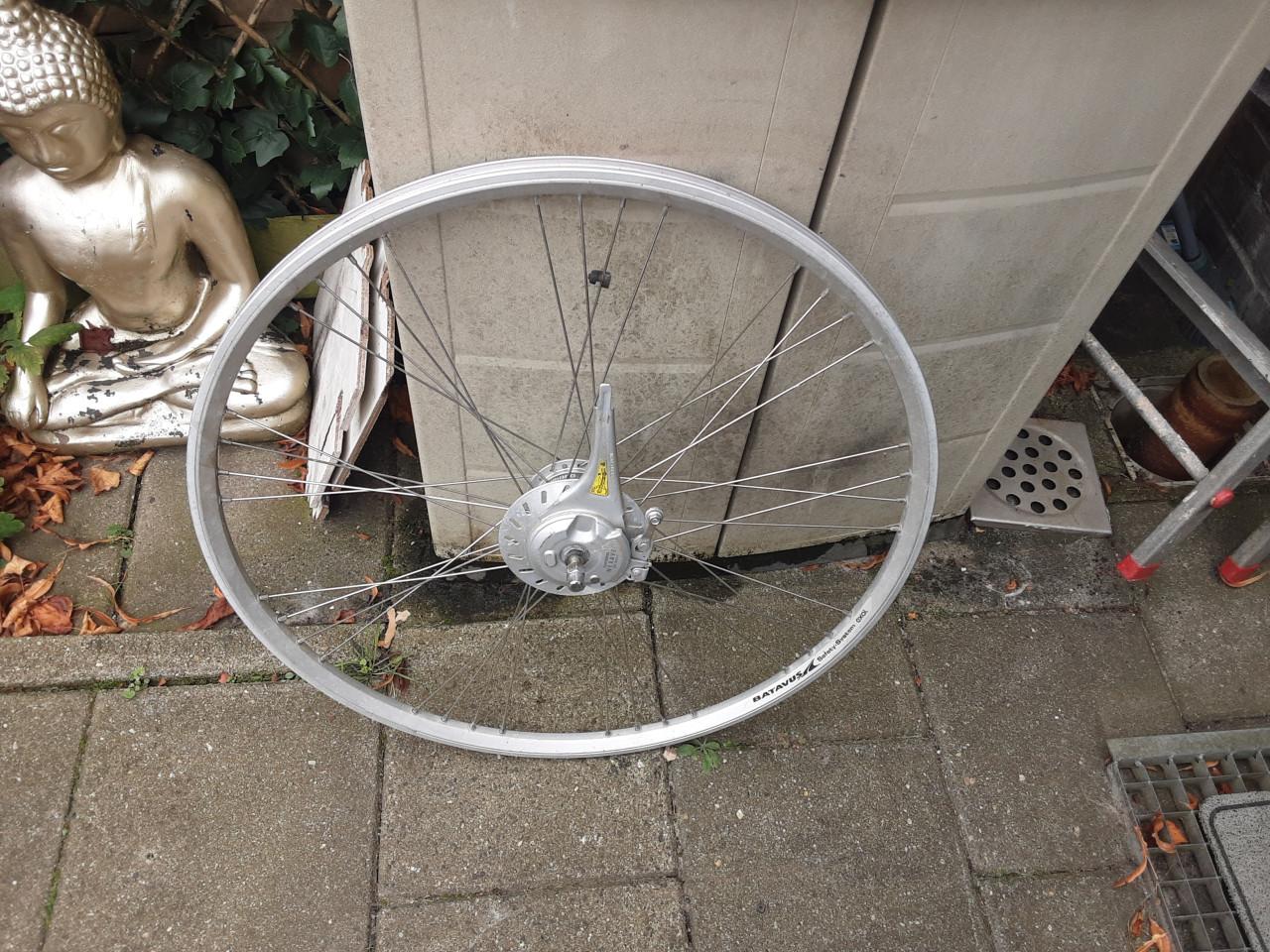 Batavus 28 inch shimano voorwiel, naafdynamo, rollerbrake rem