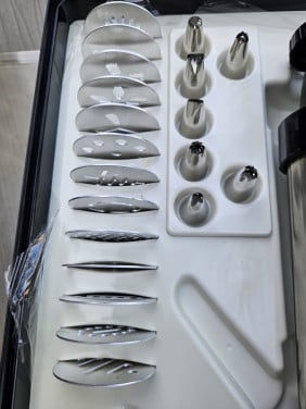 Nieuwe professionele RVS koekjespistool/drukpers met veel accessoires...