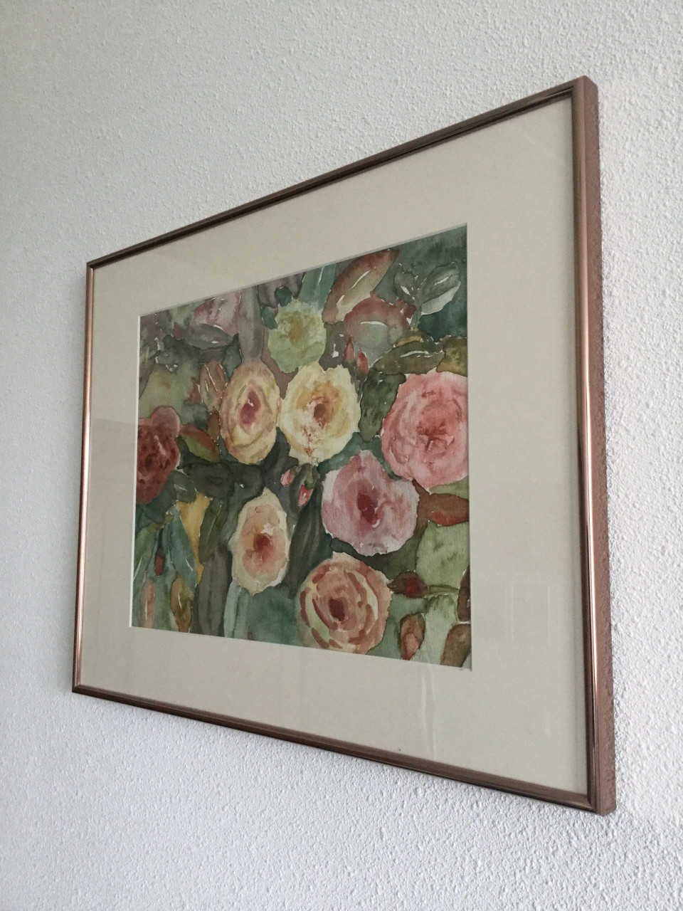 2 bij elkaar passende schilderijen in mooie rose-kleurige lijst