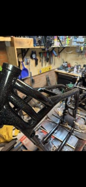 Opgeknapt frame intruder vs 700 met kenteken