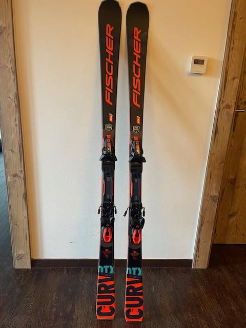 Skies Fisher RC4 DTX The Curve 1.64m