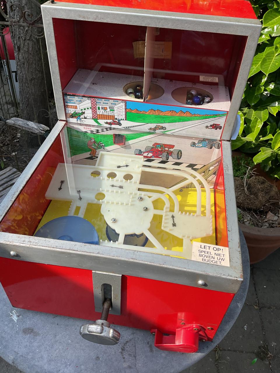 Vintage knikkerautomaat