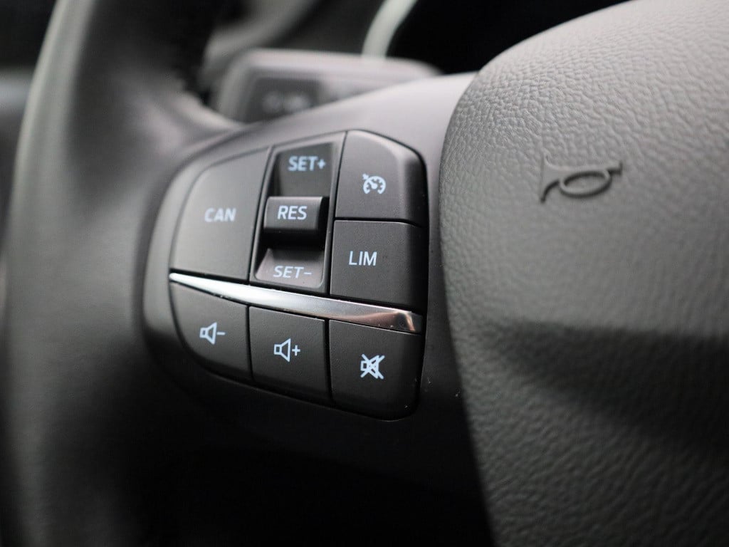 Ford Focus wagon 1.0 ecoboost hybrid titanium | cruise control | climate co