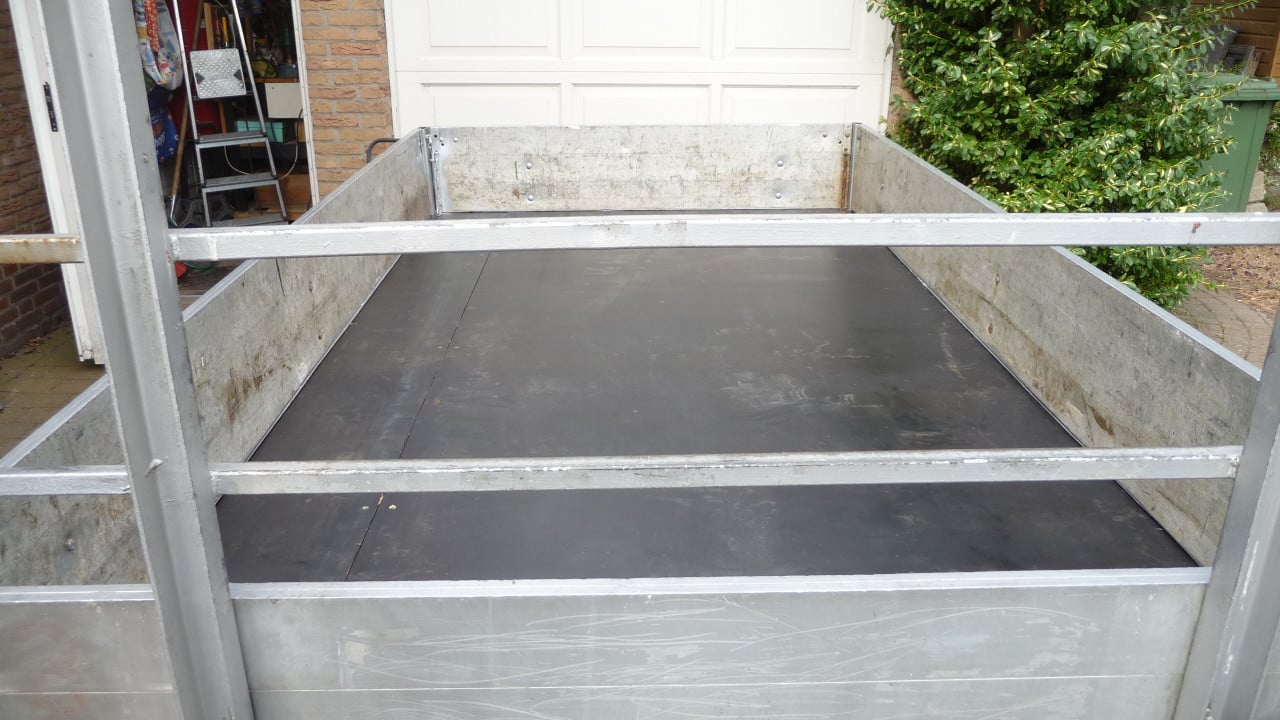 TE KOOP GEREMDE PLATEAUWAGEN merk EQUIPE met KENTEKEN